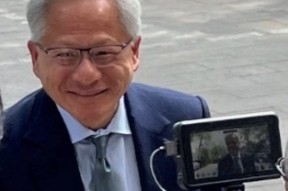 48小时内接连到访北京上海，黄仁勋3个月两度访华释放哪些信号？