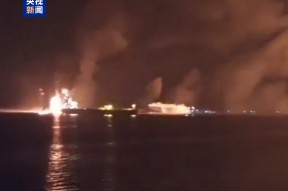 美军凌晨发动空袭！胡塞武装反击，美国两艘航空母舰遭导弹袭击，美军MQ-9无人机被击落