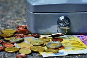 国际黄金成本如何计算？这些成本对投资策略价值有何影响？