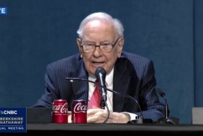 滚动更新｜直击2025年巴菲特股东大会：贸易不应成为武器 美股市场波动实属常态 透露投资机遇