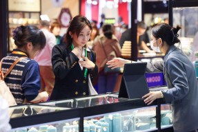 她经济｜“悦己”消费涌现：餐饮、鲜花热销，这些城市女性消费力最强