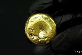 黄金价格更坚挺，创下历史新高，但前方乌云密布