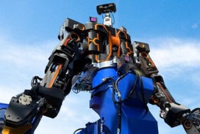 日本推出新款人形机器人，无须环境信息即可运作