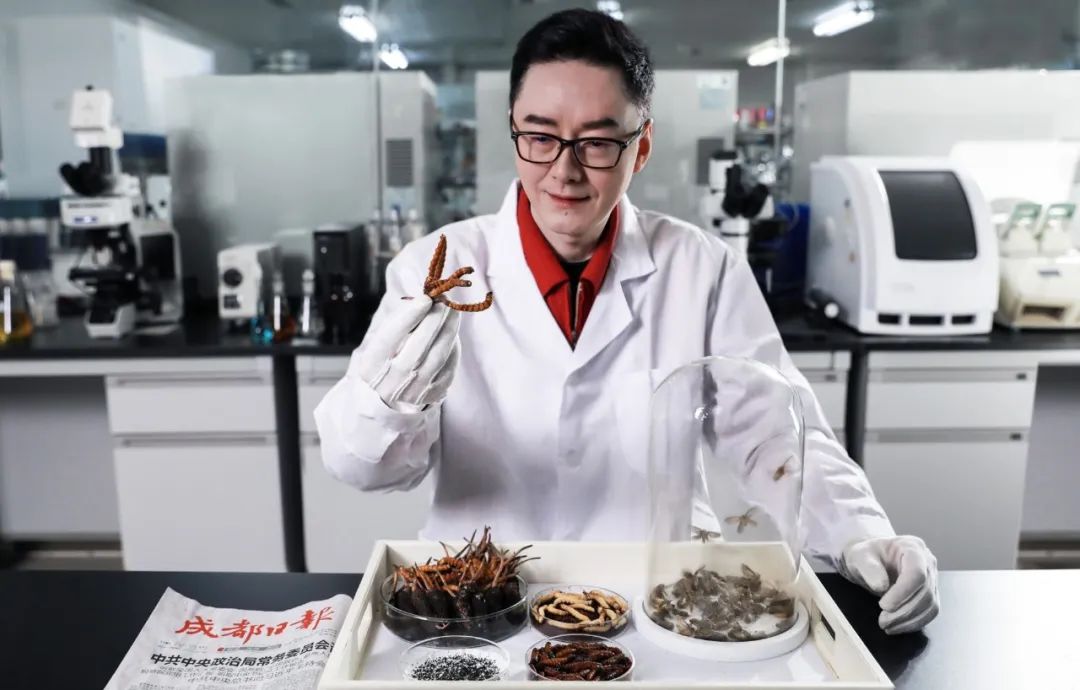 月销156瓶，听花酒继续赌天价  第3张