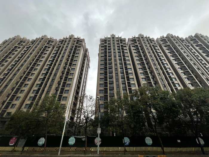 李嘉诚的北京“御翠园”捂盘23年后入市，价格暴涨50倍，港风装修遭吐槽  第2张