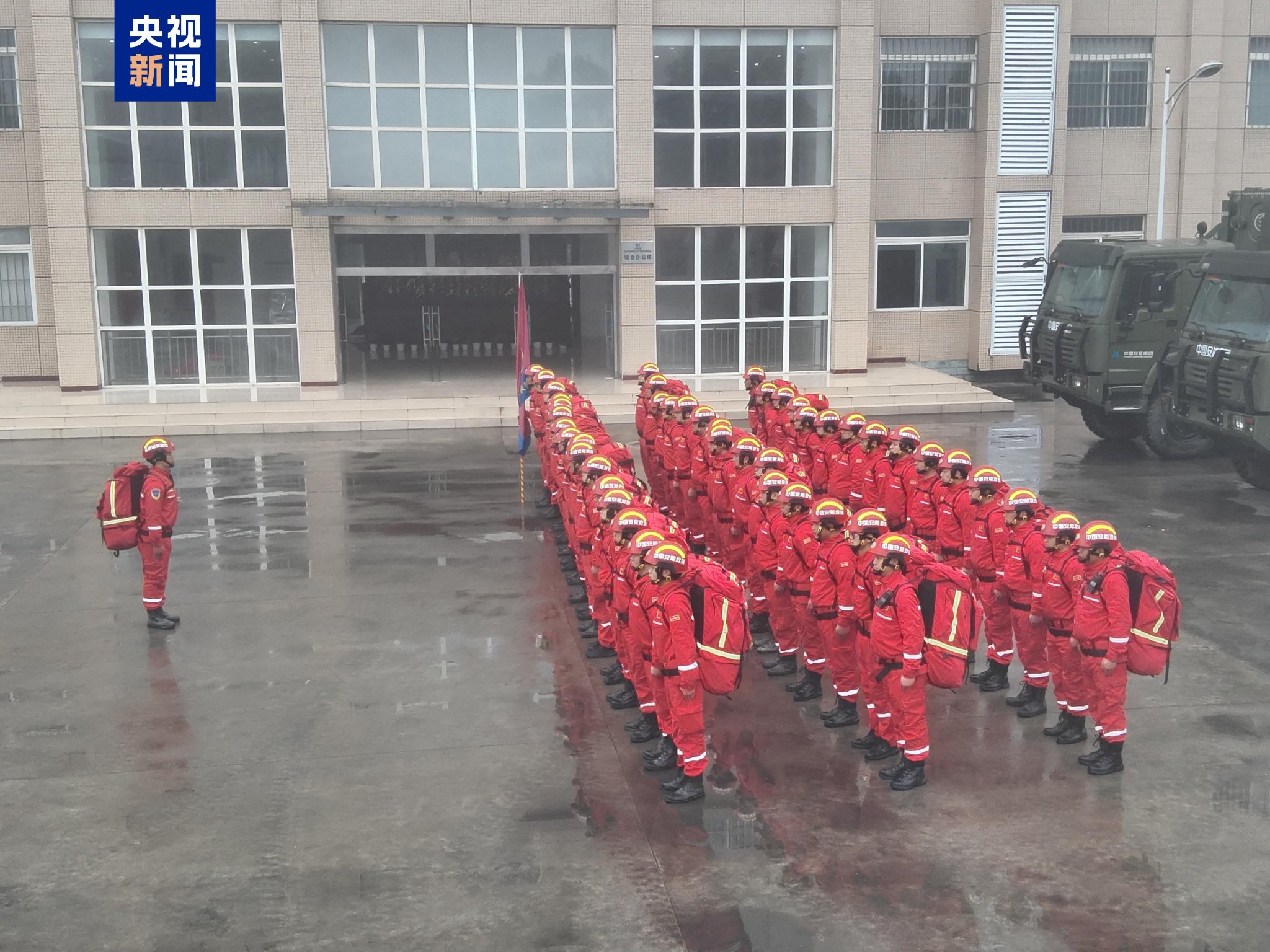 四川筠连突发山体滑坡险情 中国安能专业救援力量紧急驰援  第1张