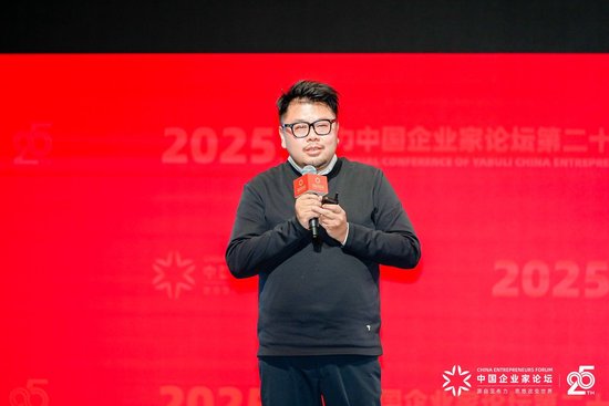 同为杭州六小龙，强脑科技创始人自曝很多员工屏保是梁文锋……  第1张