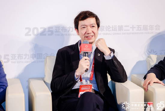 飞书谢欣谈企业的三条路：出海是更多企业的选择，但合规很贵  第1张