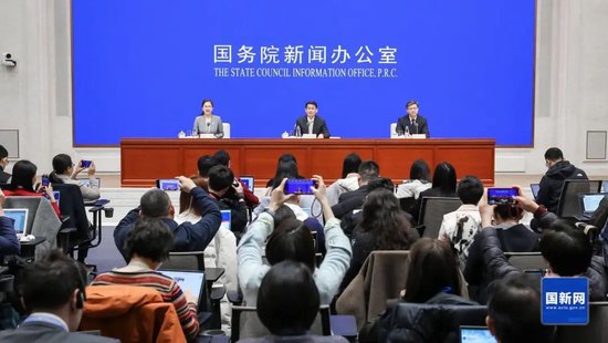 把稳住楼市股市写进总体要求，这是之一次！《 *** 工作报告》起草组权威解读  第1张