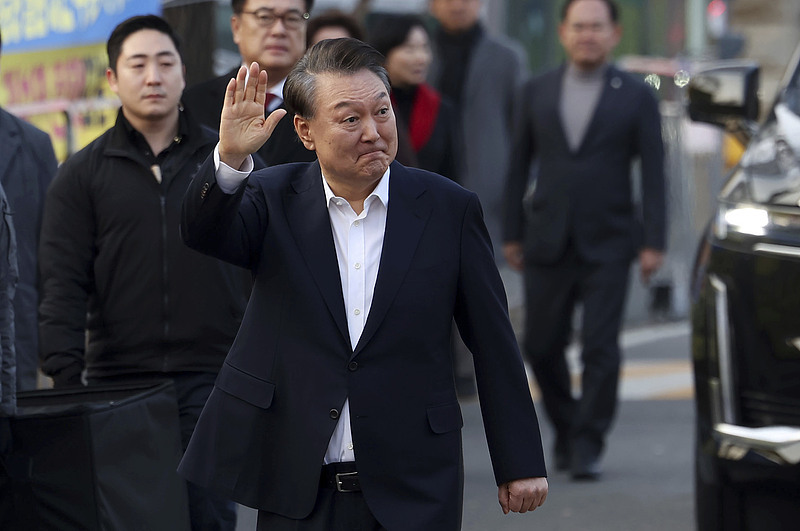 尹锡悦走出拘留所 李在明将上审判席 二人3月迎来“生死局”  第1张