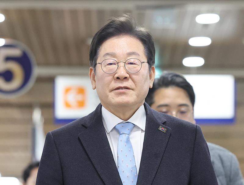 尹锡悦走出拘留所 李在明将上审判席 二人3月迎来“生死局”  第3张