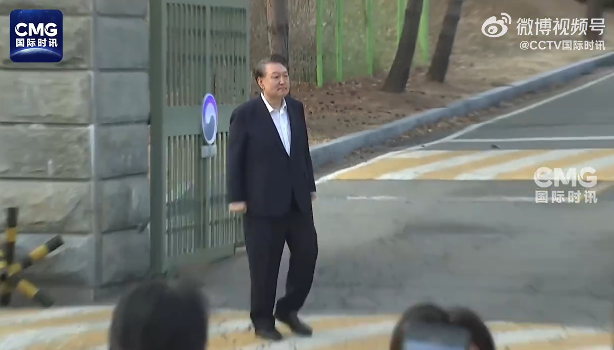 被捕满52天后，韩国总统尹锡悦被释放！更大在野党党鞭曾称：若检察机关释放尹锡悦，就是背叛国民  第2张