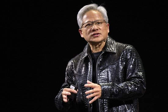 外盘头条：特朗普拟对芯片和药品进口加征关税 摩根大通下调今明两年油价预期 英伟达响应特朗普制造业回归  第5张